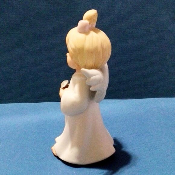 Vintage 1988 Roman Bisque Porcelain Angel Figurine Christmas Dream - Picture 2 of 6